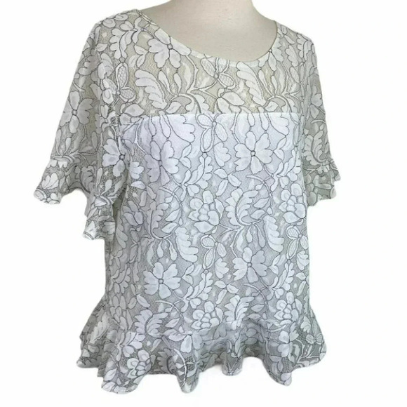 Heartloom‎ L white/black lace top with ruffle hem - Picture 1 of 6